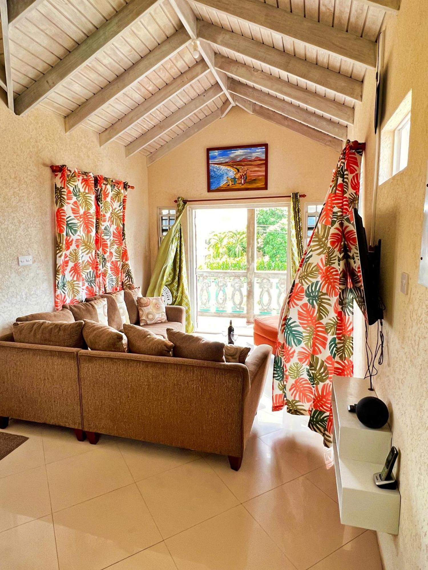 Cozy Modern Upstairs 2 Bed A/C Apt Near 2 Everything Saint Philip Exterior foto